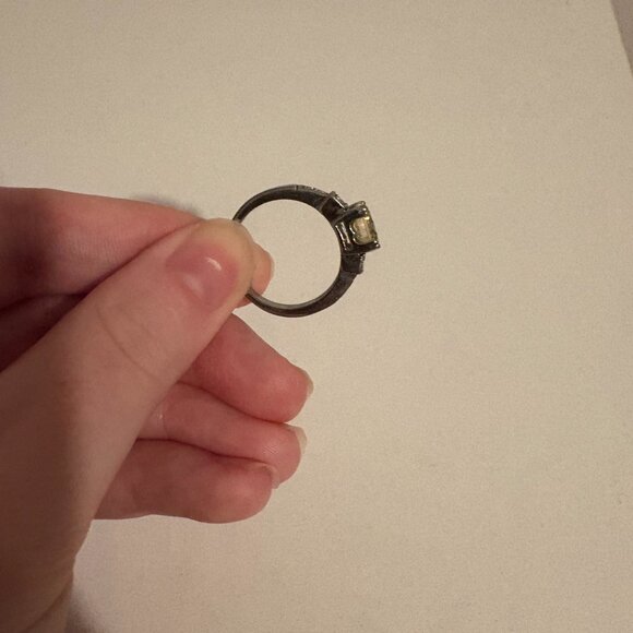 Lab Created Citron and Cubic Zircon Silver Ring size 8 1/2 - Picture 3 of 3